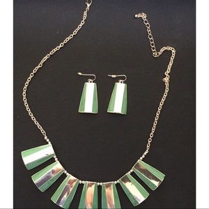 GREEN AND GOLD NECKLACE SET ⭐️ BUNDLE 3 FOR $18⭐️